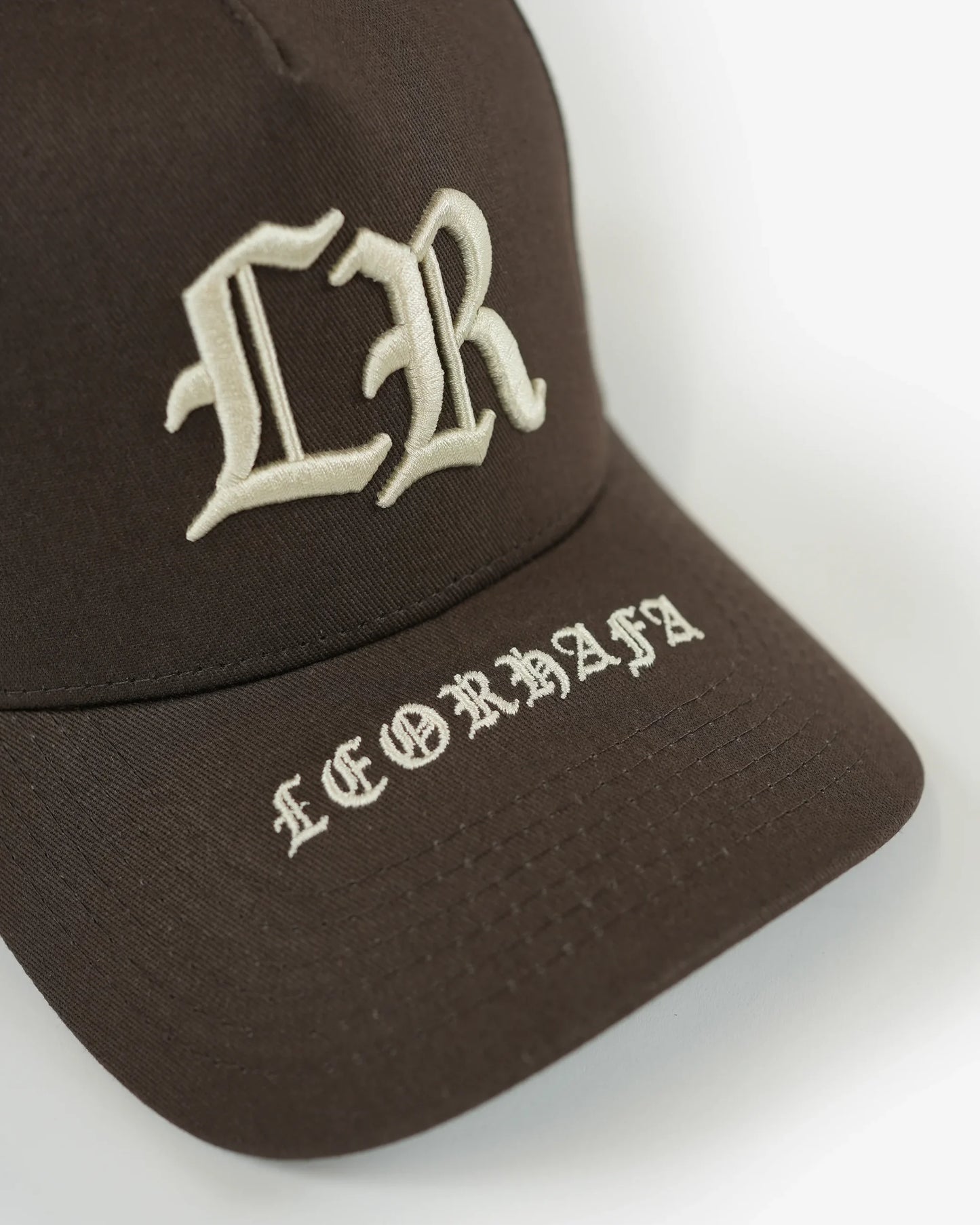 INITIAL CHOCOLATE CAP