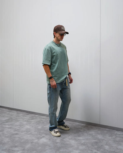 DISTRESSED FLARE JEANS